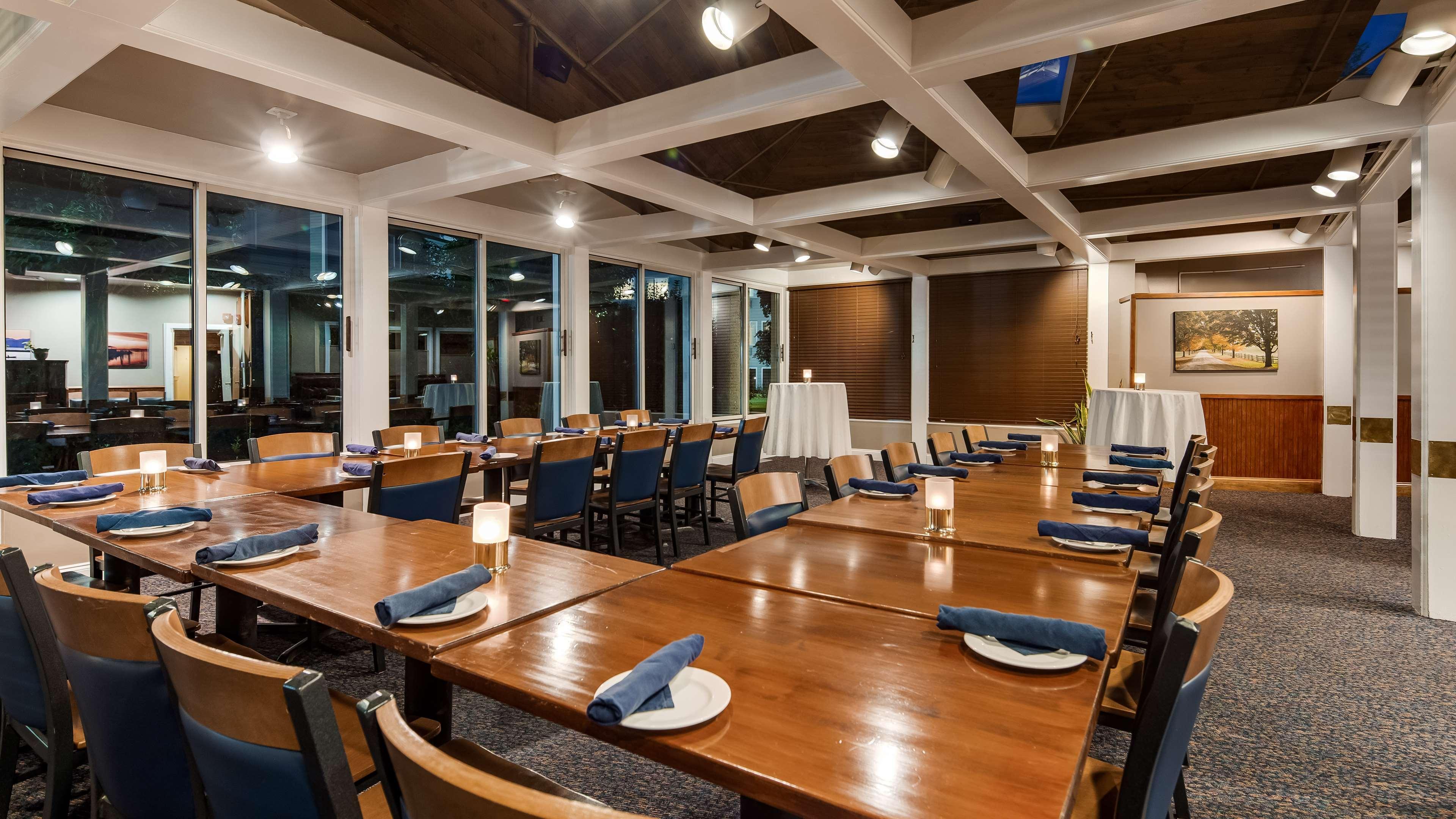 Best Western Plus Windjammer Inn&Conference Center Burlington Exterior foto