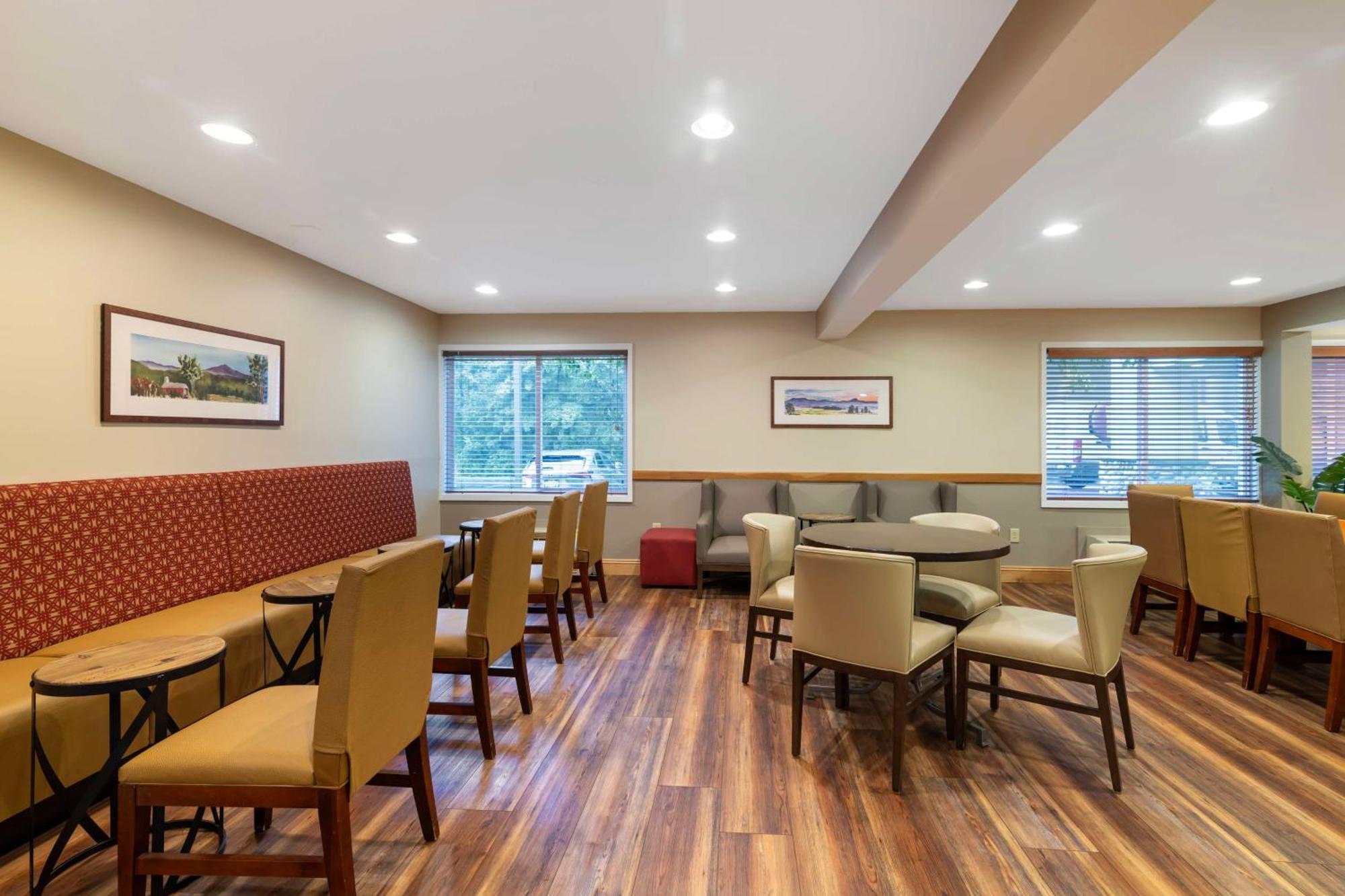 Best Western Plus Windjammer Inn&Conference Center Burlington Exterior foto