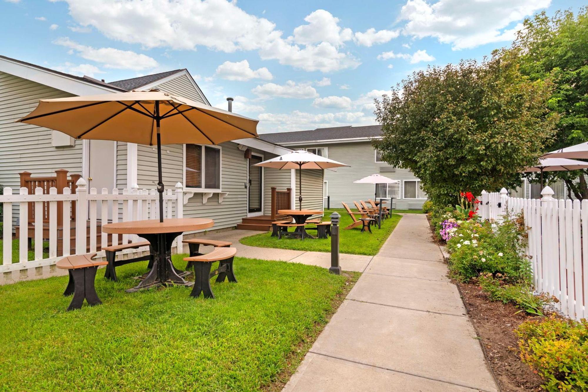 Best Western Plus Windjammer Inn&Conference Center Burlington Exterior foto